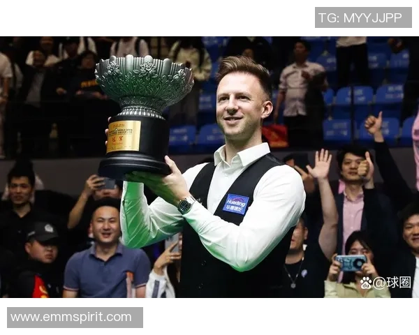 特鲁姆普与霍金斯激战正酣精彩瞬间回顾与分析